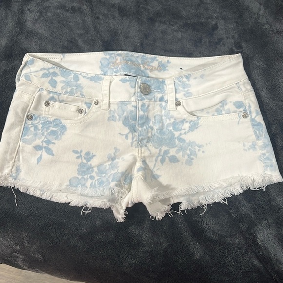 [AEO] Floral Shorties - Picture 1 of 4